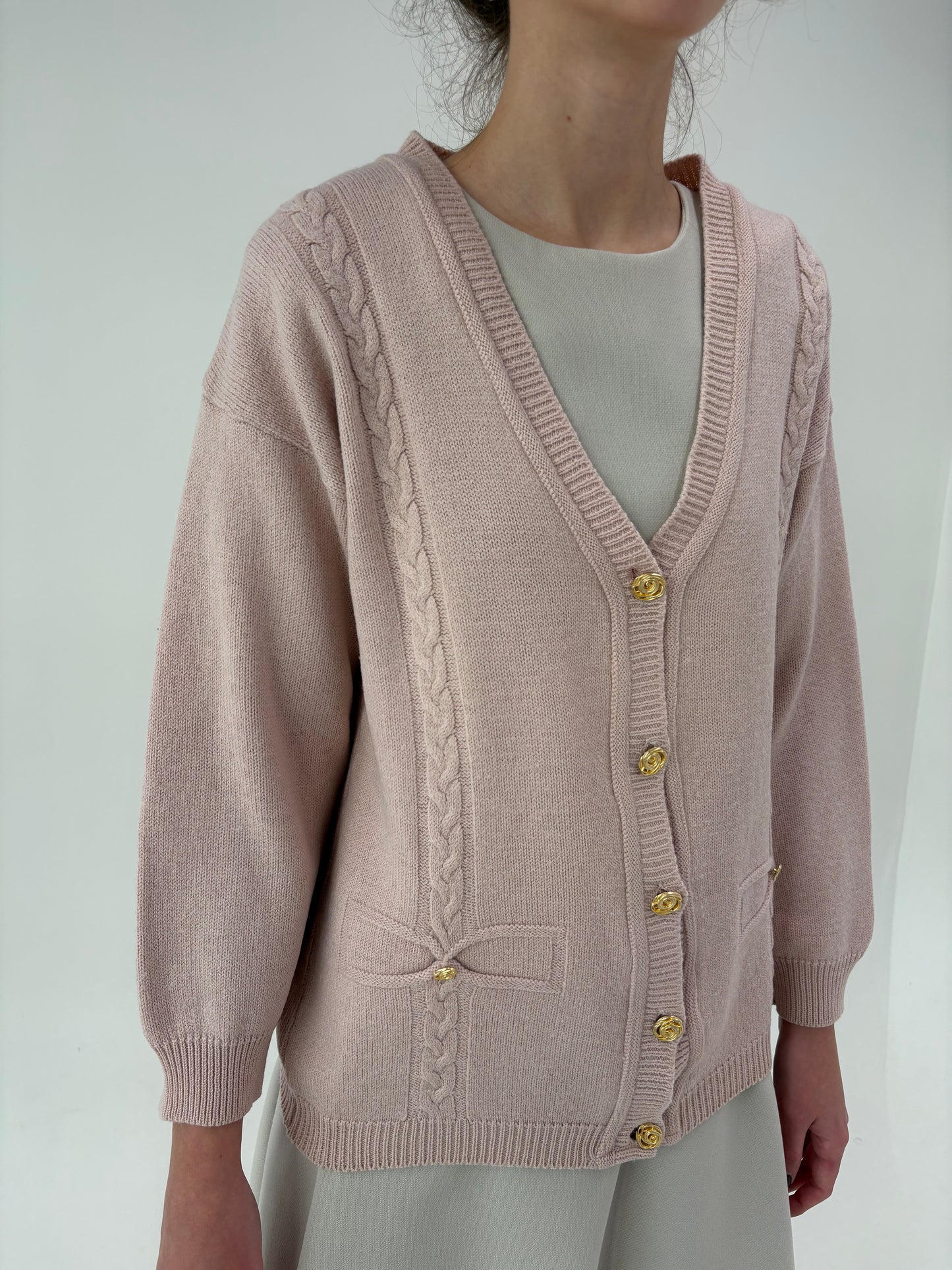 Cardigan petite din lana merino extrafina powder pink de gramaj mare
