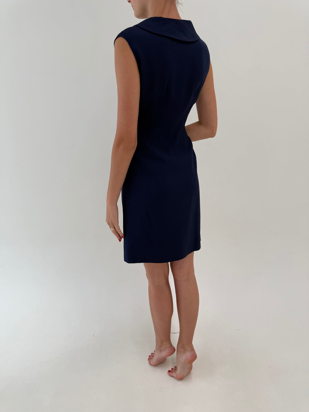 Rochie old vintage sfârșit de ani 60 din  wool crepe și ball buttons specifici perioadei