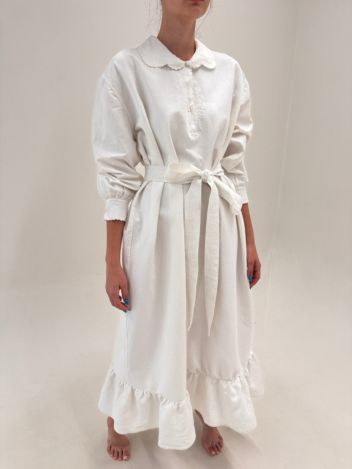 Rochie maxi din pânză excepțională de in cu broderie manuală delicată superbă