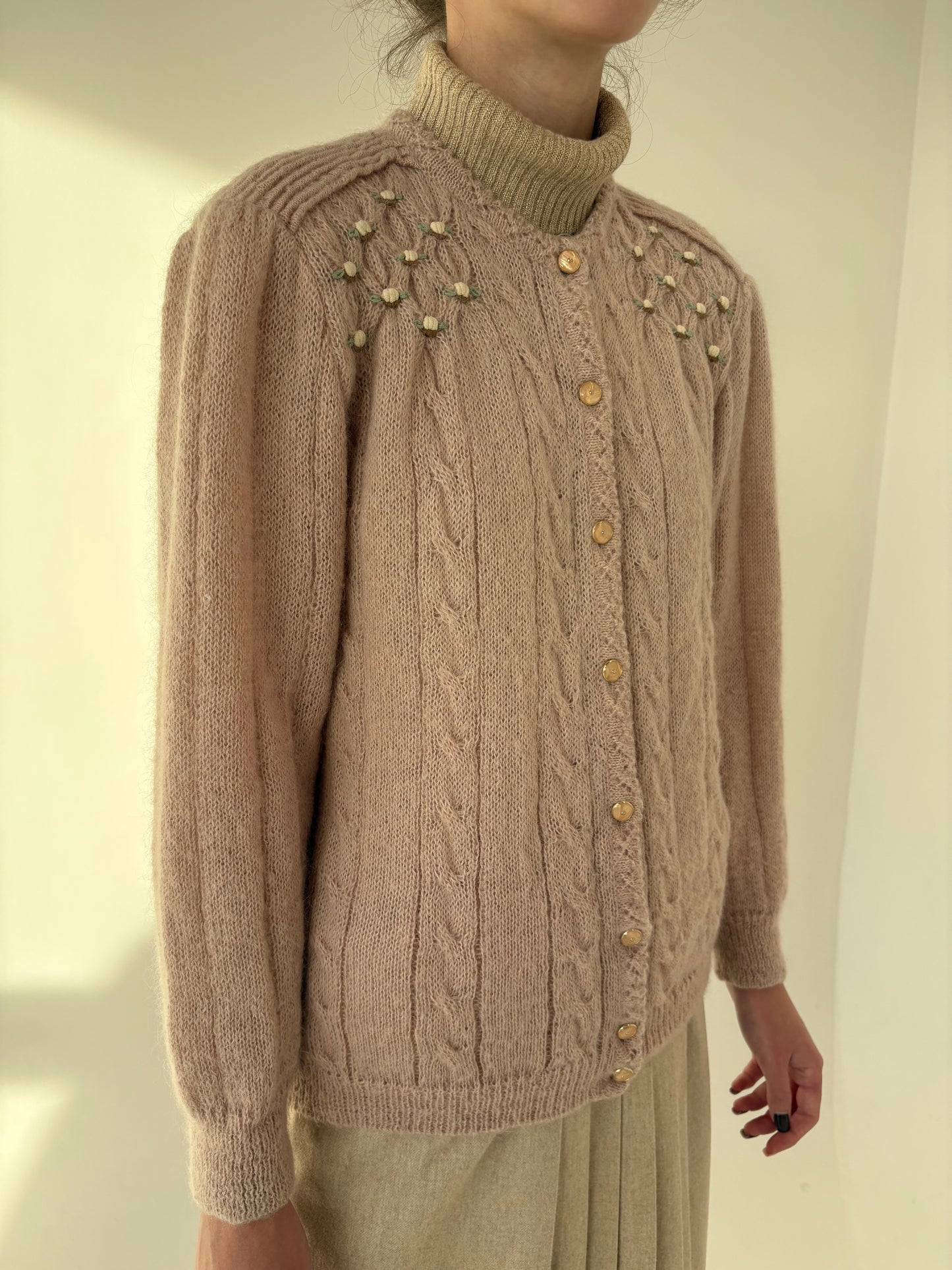 Cardigan dusty pink de brand luxury de tricotaje brodat manual din baby mohair