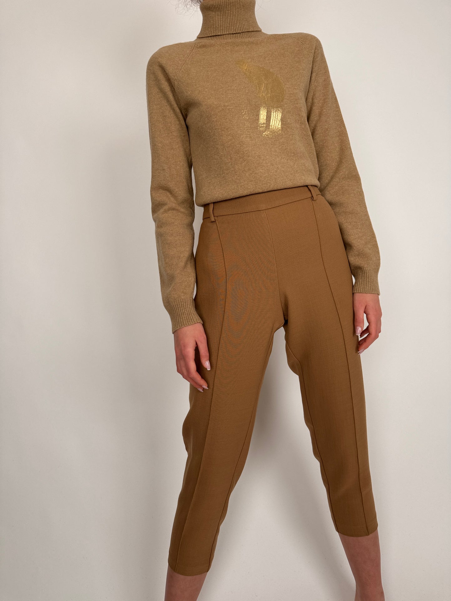 Pantaloni petite camel de brand italian din stofă de lana extrafina strech