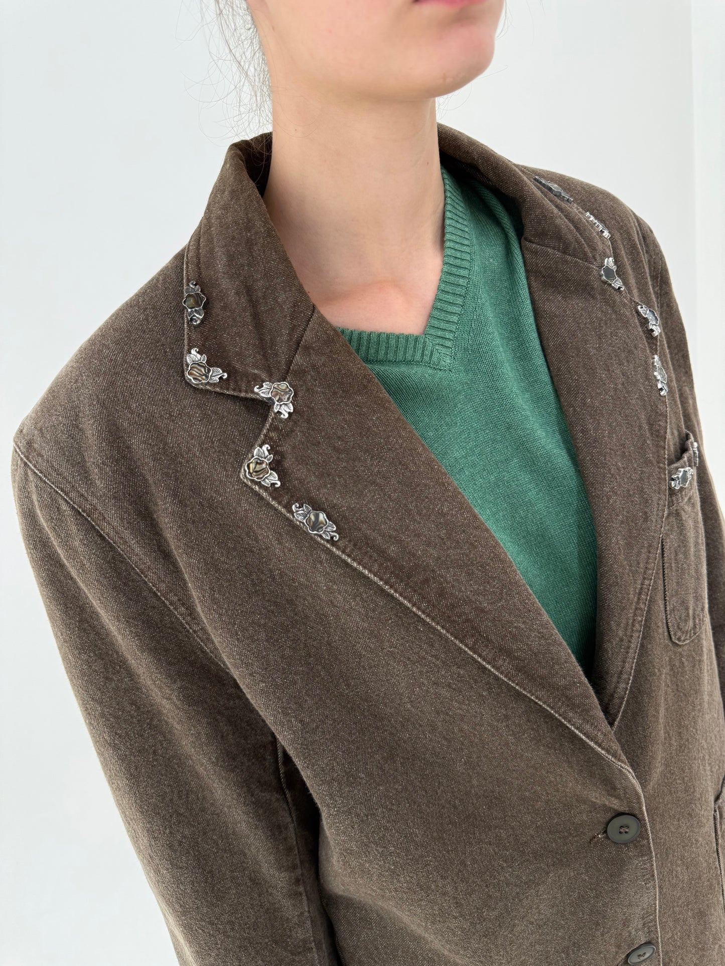 Jacheta luxury Les Copains din jeans cu padding fin și aplicații manuale metalice argintii