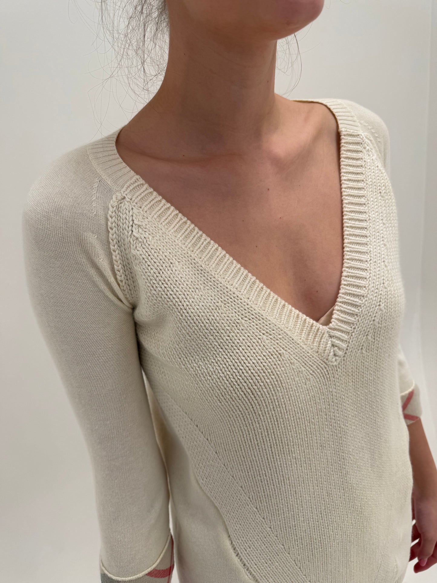 Puloveras Burberry de sezon cald din 2 tipuri de tricot si manșete cu print specific