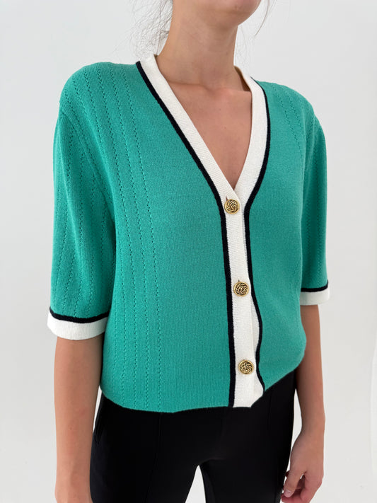 Top vintage cu nasturi metalici aurii în stil Chanel din tricot dens din mix de lana extrafina