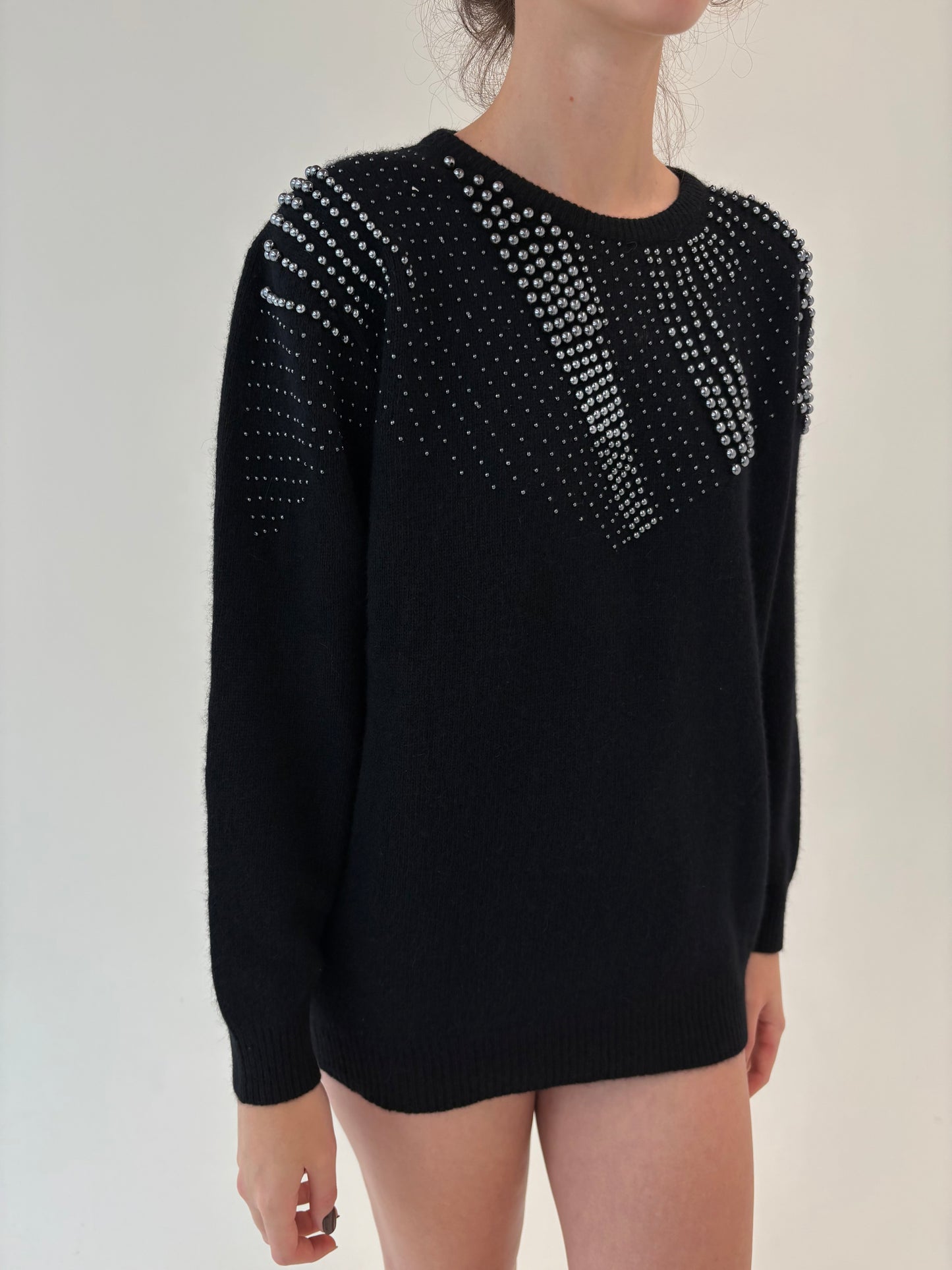 Pulover italian din lana extrafina de gramaj mare cu aplicații multiple de perle