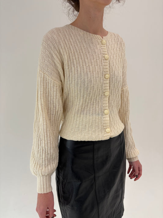 Cardigan butter white vintage lucrat manual din lana extrafina texturată