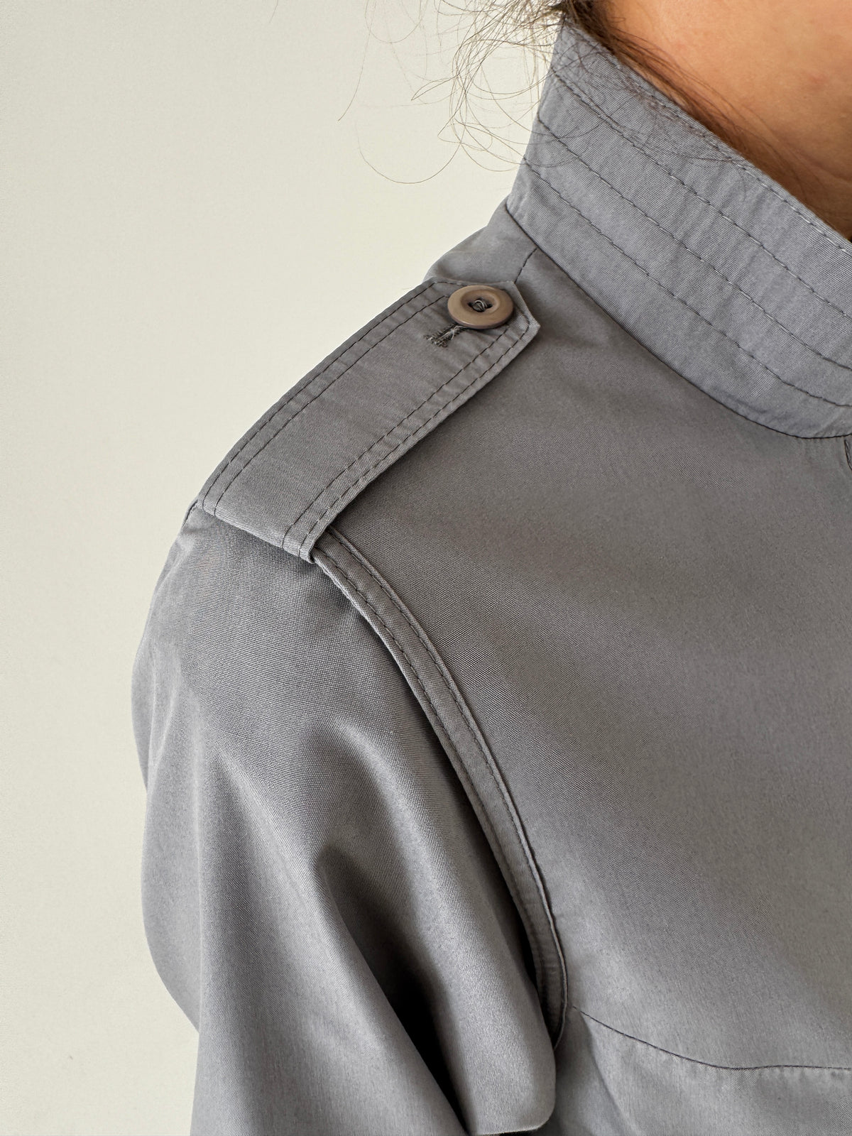 Trench vintage petite din gabardină cu închidere metalică argintie slate gray