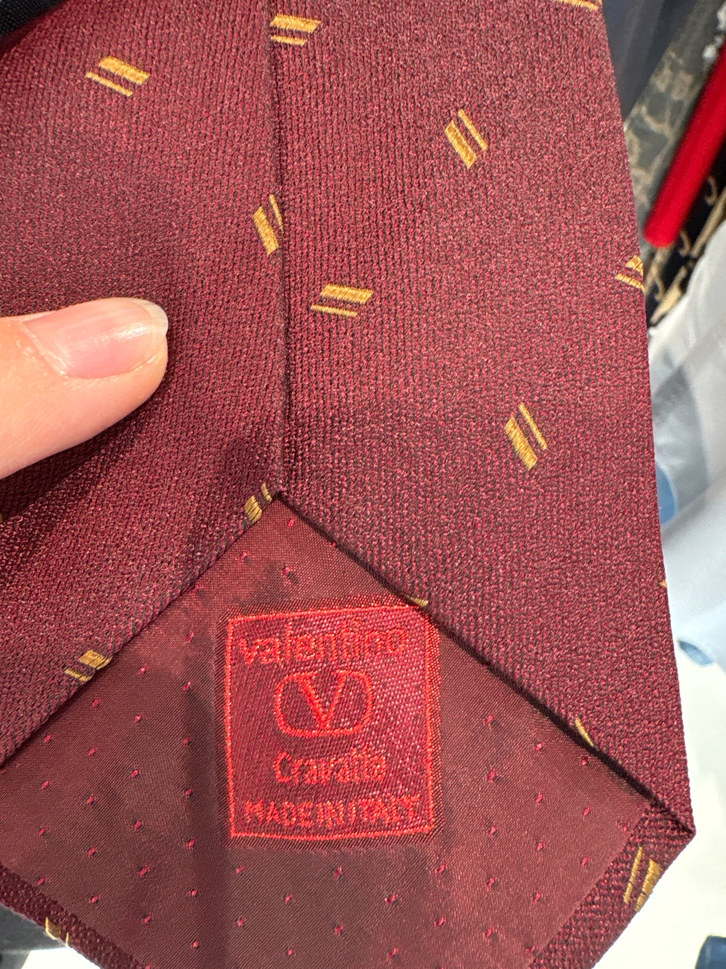 Cravata Valentino ușor slim marsala red din mătase naturală