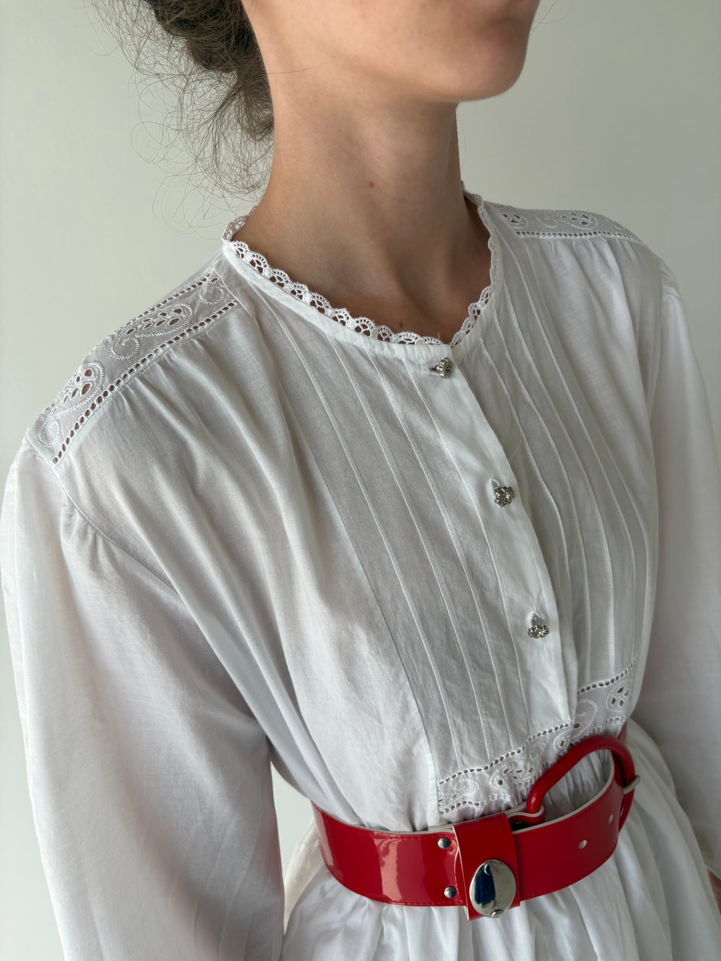 Rochie vintage italiană din panzica extrafina cu lucrătură manuală