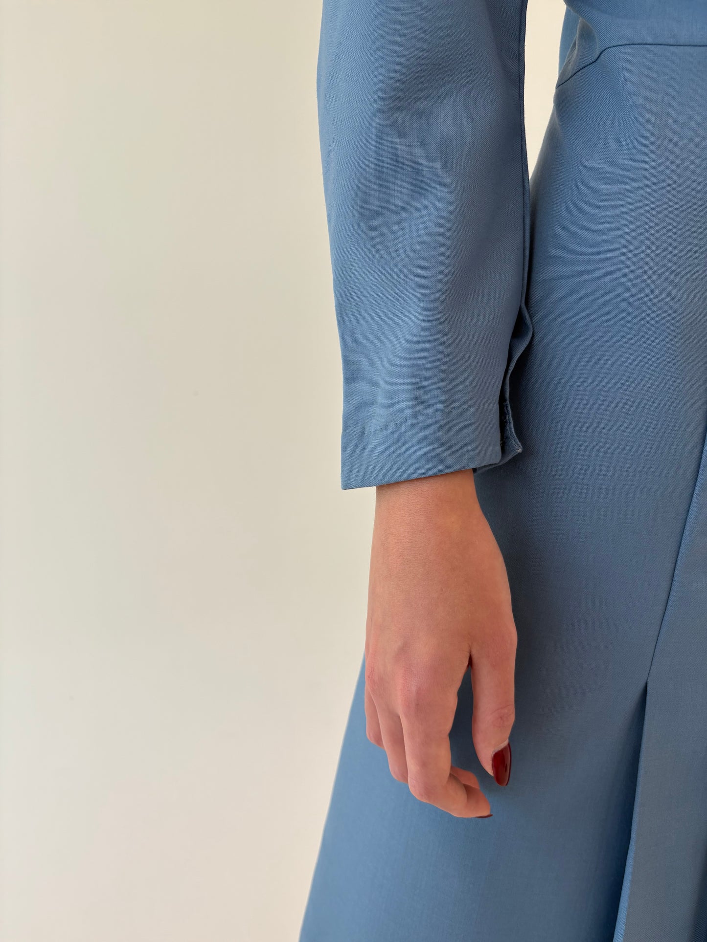 Rochie old vintage început de ani 80 din stofă de lana albastru ciel