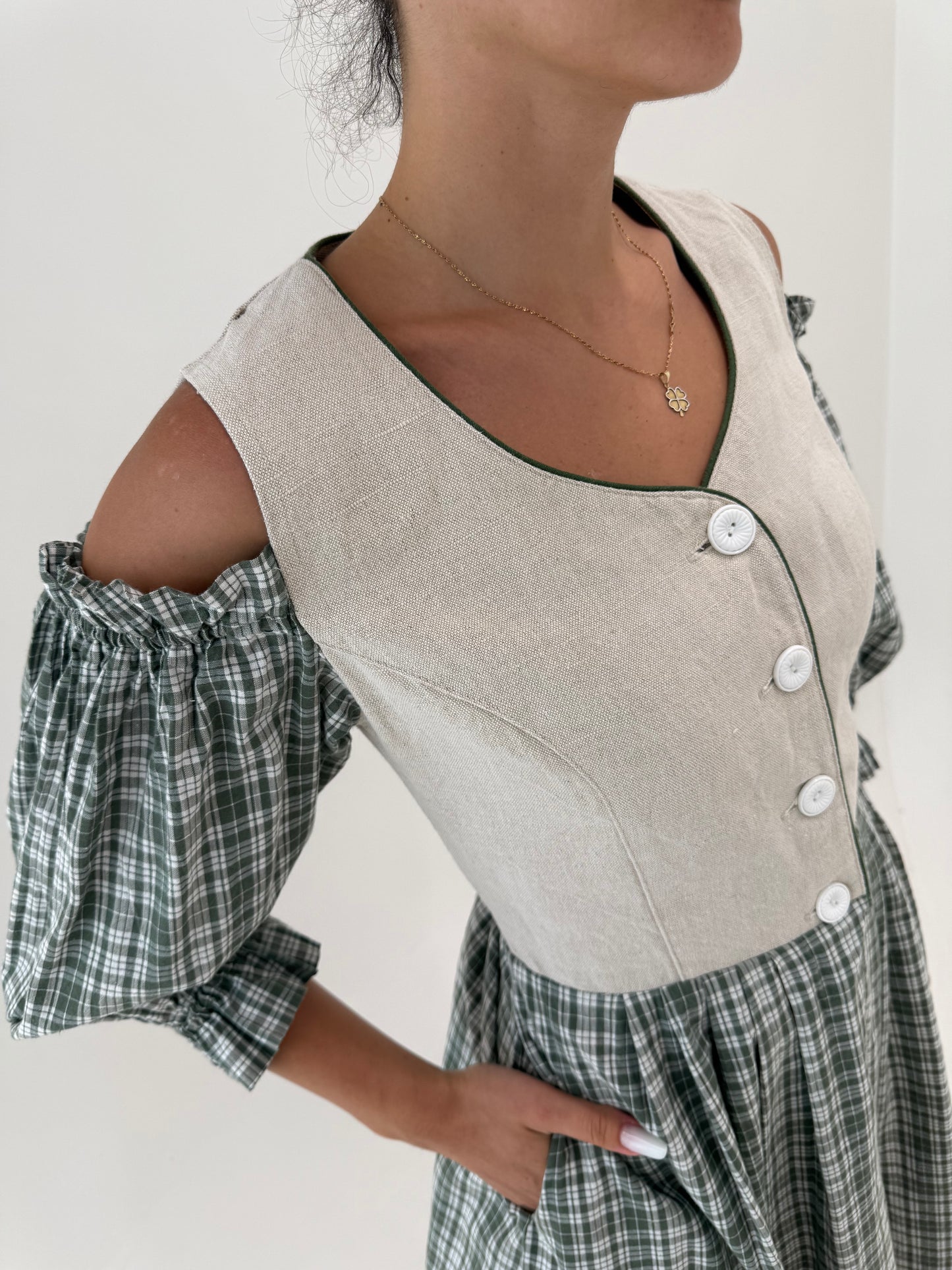 Rochie vintage cu corsaj din pânză de in și pânză de bumbac cu mâneci ușor bufante