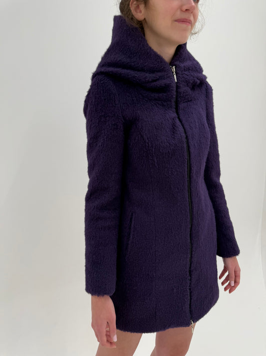 Palton cambrat aubergine din boiled wool cu guler înalt