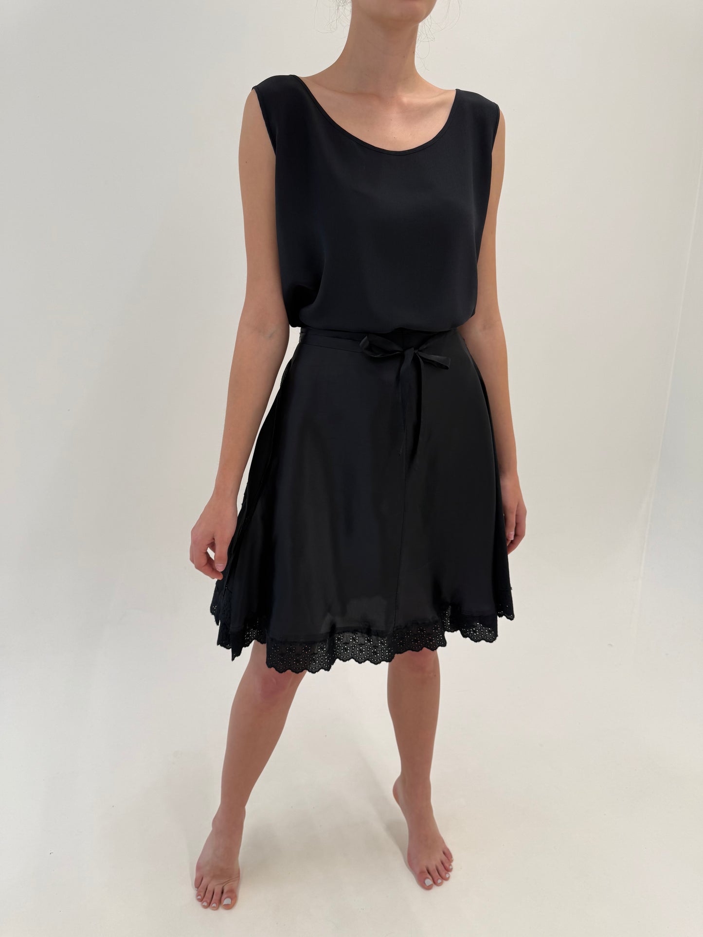 Fustă neagră satinata Max&Co by Max Mara in croi chic înclini asimetrici