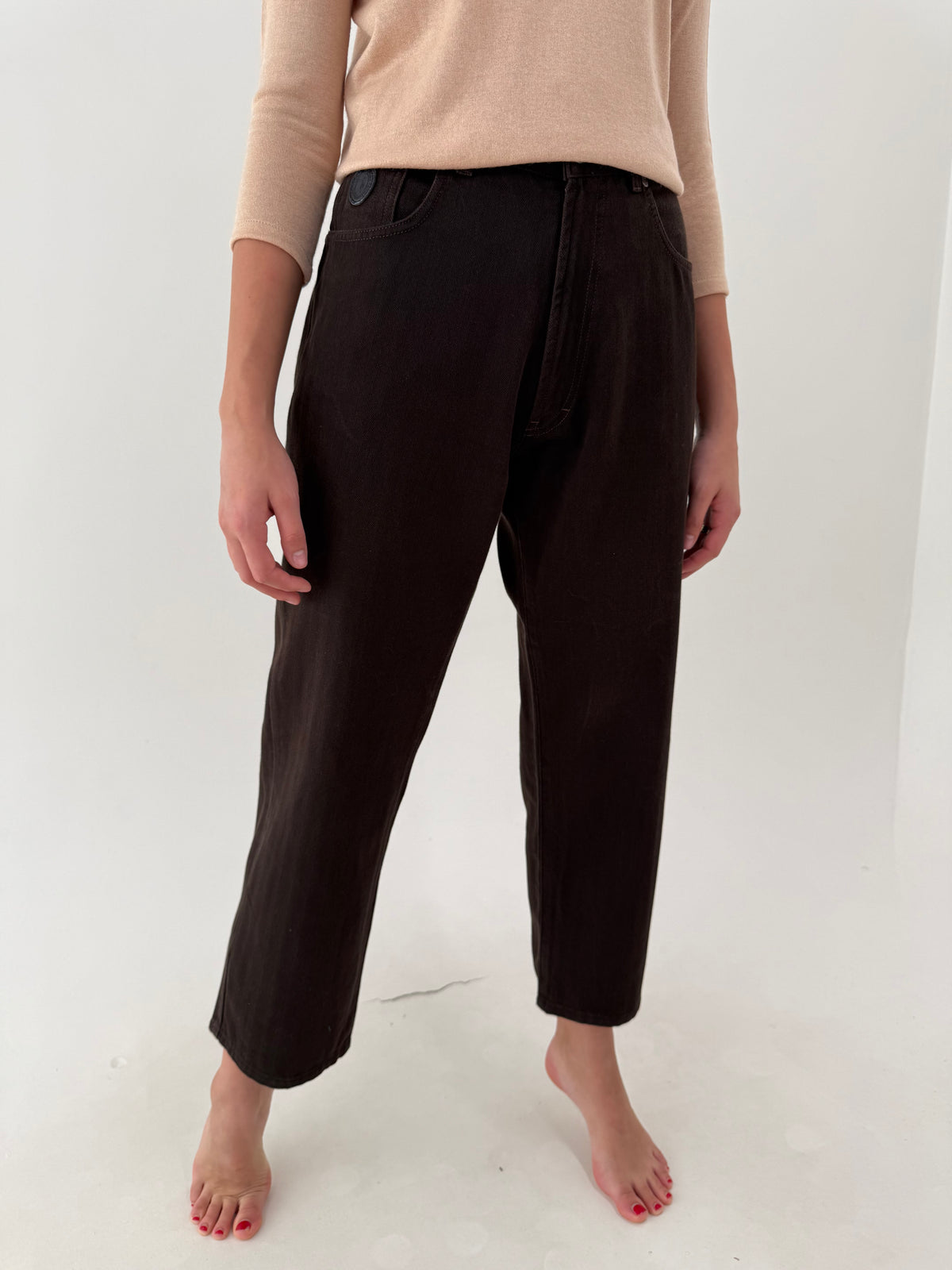 Jeans Trussardi chocolate brown din bumbac gros cu talie ultra înaltă și solduri generoase