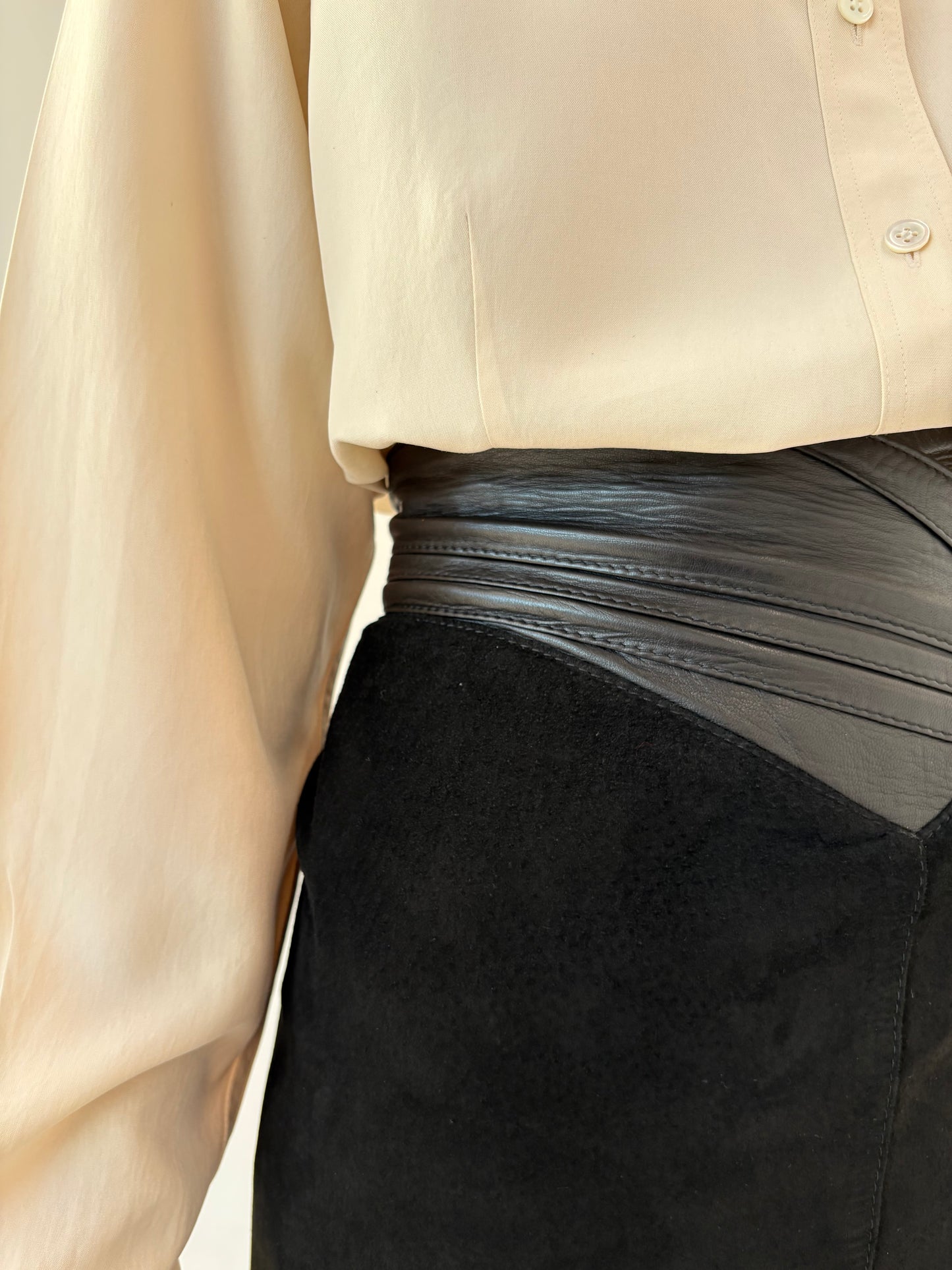 Fustă din piele naturală cu talie ultra ultra marcată superbă