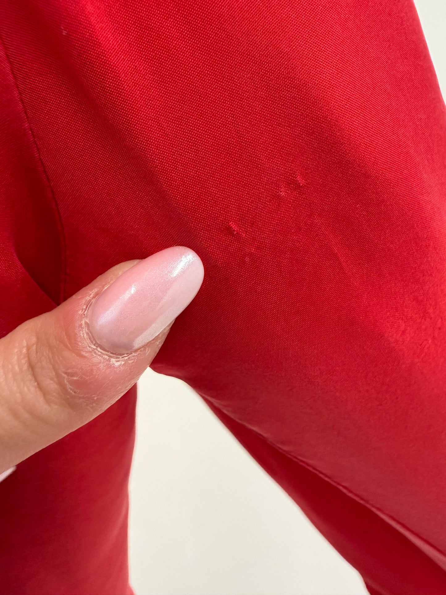 Sacou cherry red din mătase naturală în croi amplu și închidere dublă