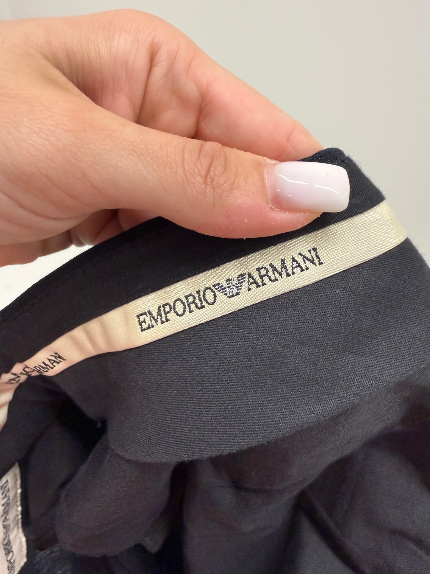 Pantaloni negri Armani spre palazzo de vară cu solduri generoase