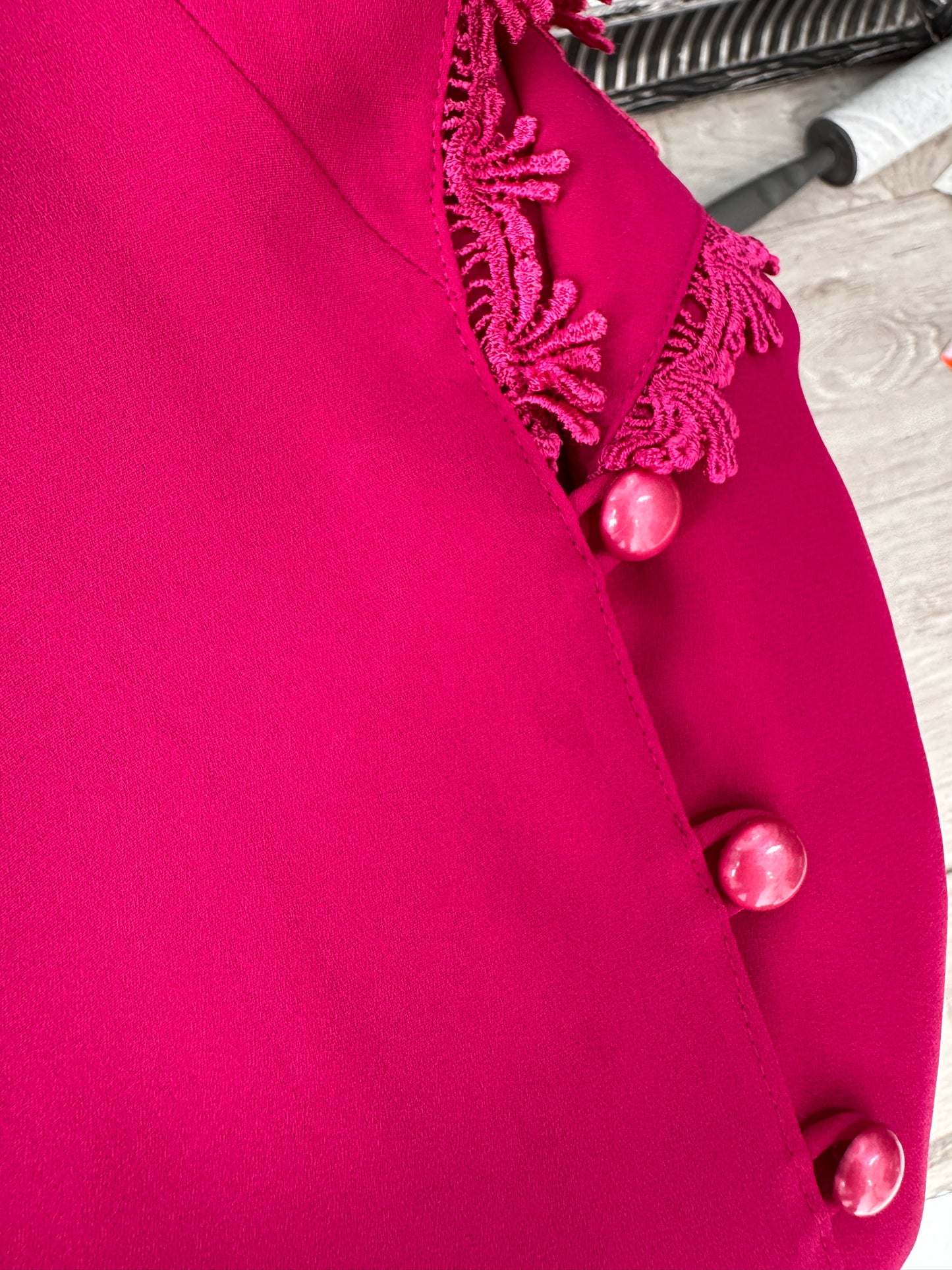 Cămașa viabtge fucsia cu aplicații de dantelă macrame