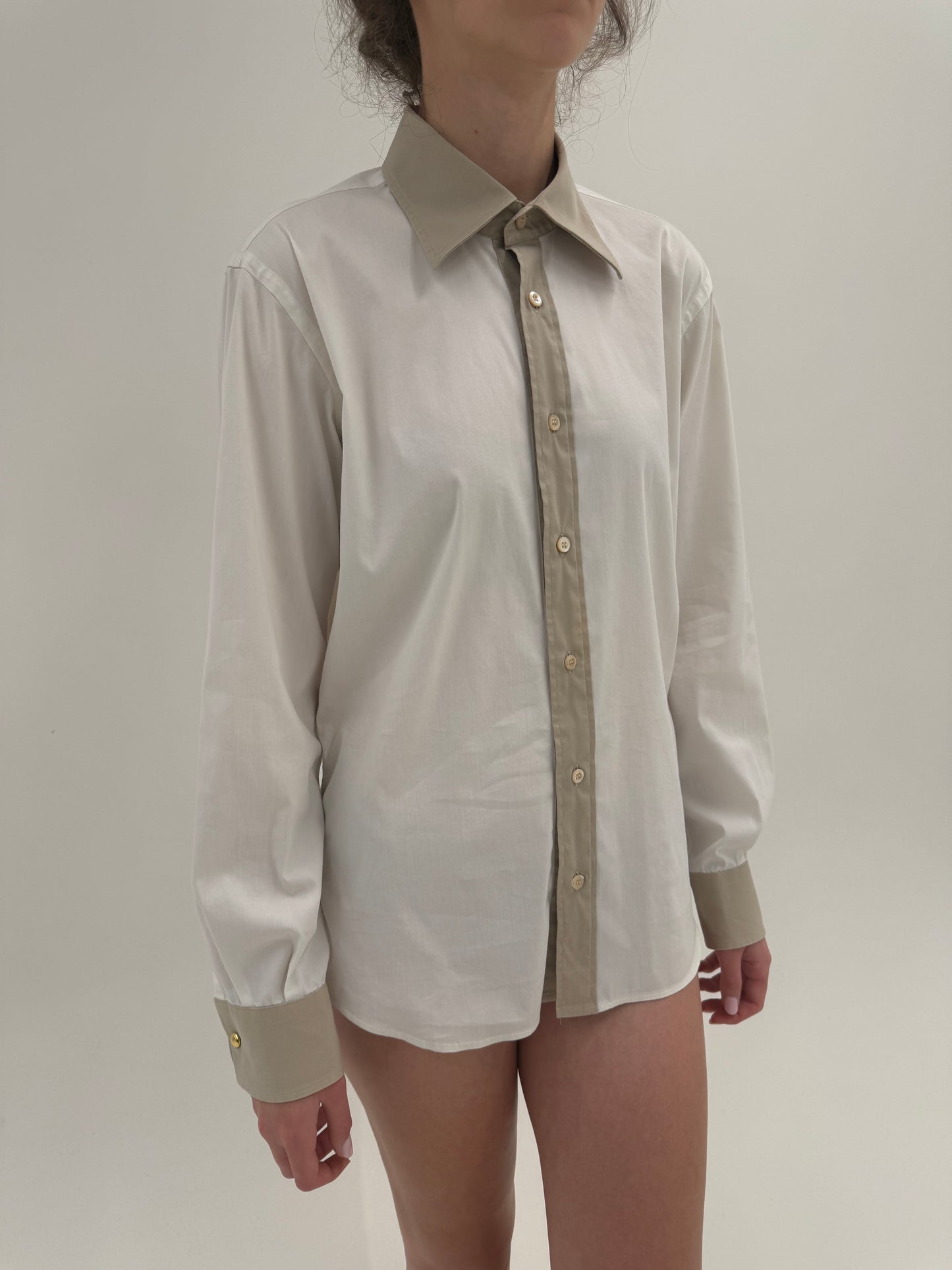 Cămașa Prada cu manșete și guler contrastante