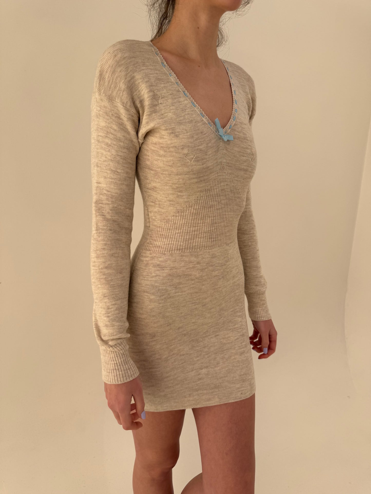 Furou / rochie cambrata nude din lana plină extrafina irestringibila italiană