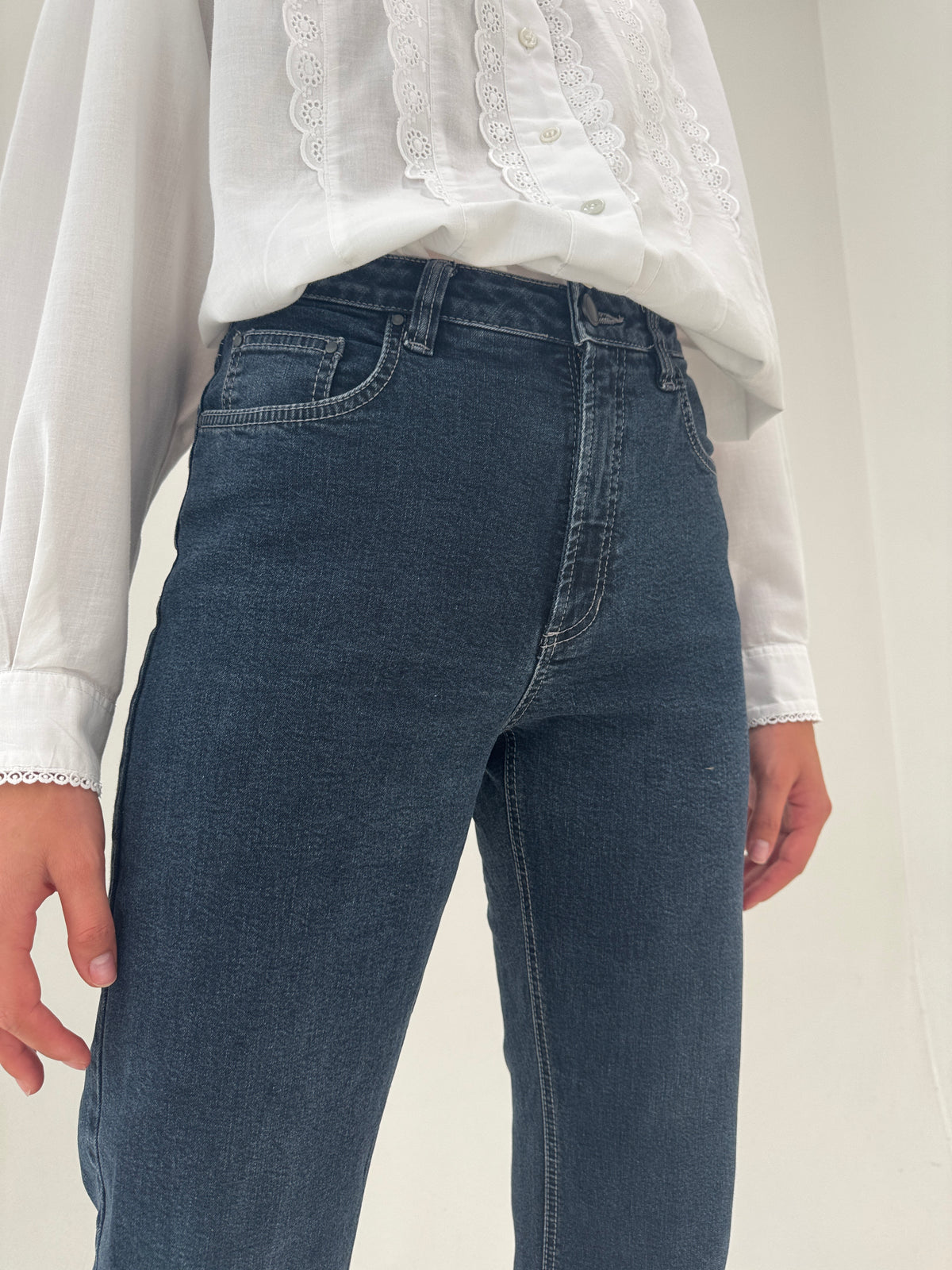 Jeans vintage dark wash straight leg ultra modelator mai plini cu talie înaltă