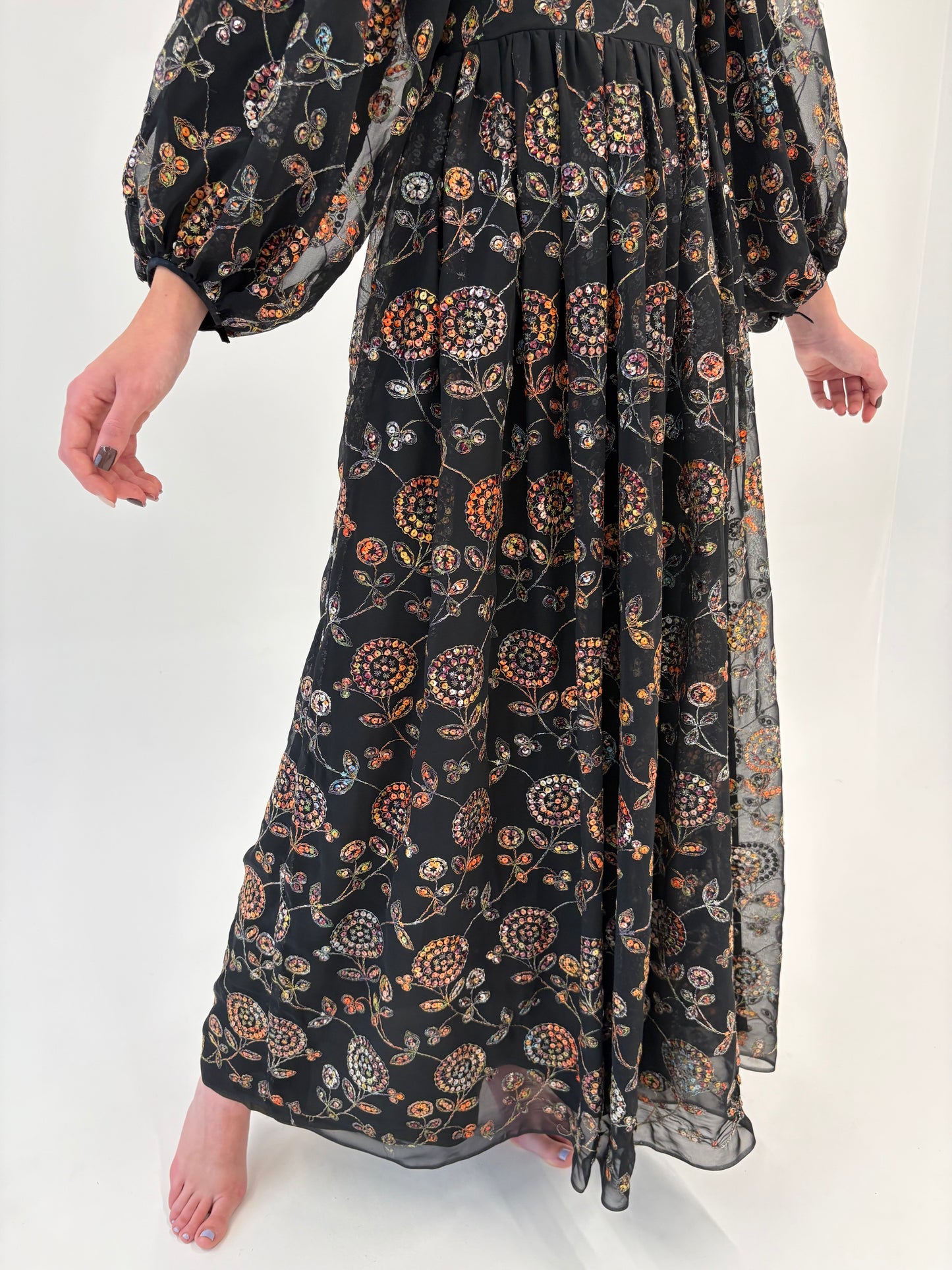 LBD maxi tall in stil boho cu aplicații manuale delicate și broderie