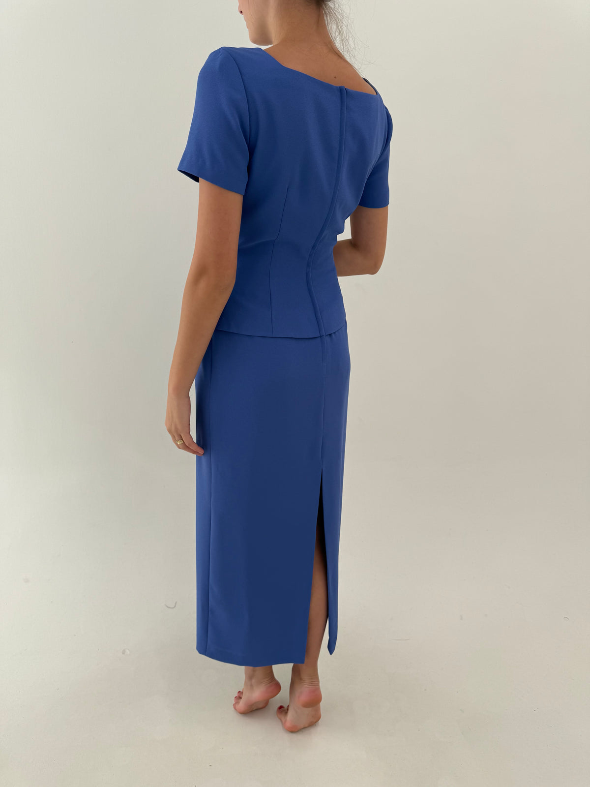 Rochie maxi cu broderie 3D cambrata din crep plin în culoare superbă