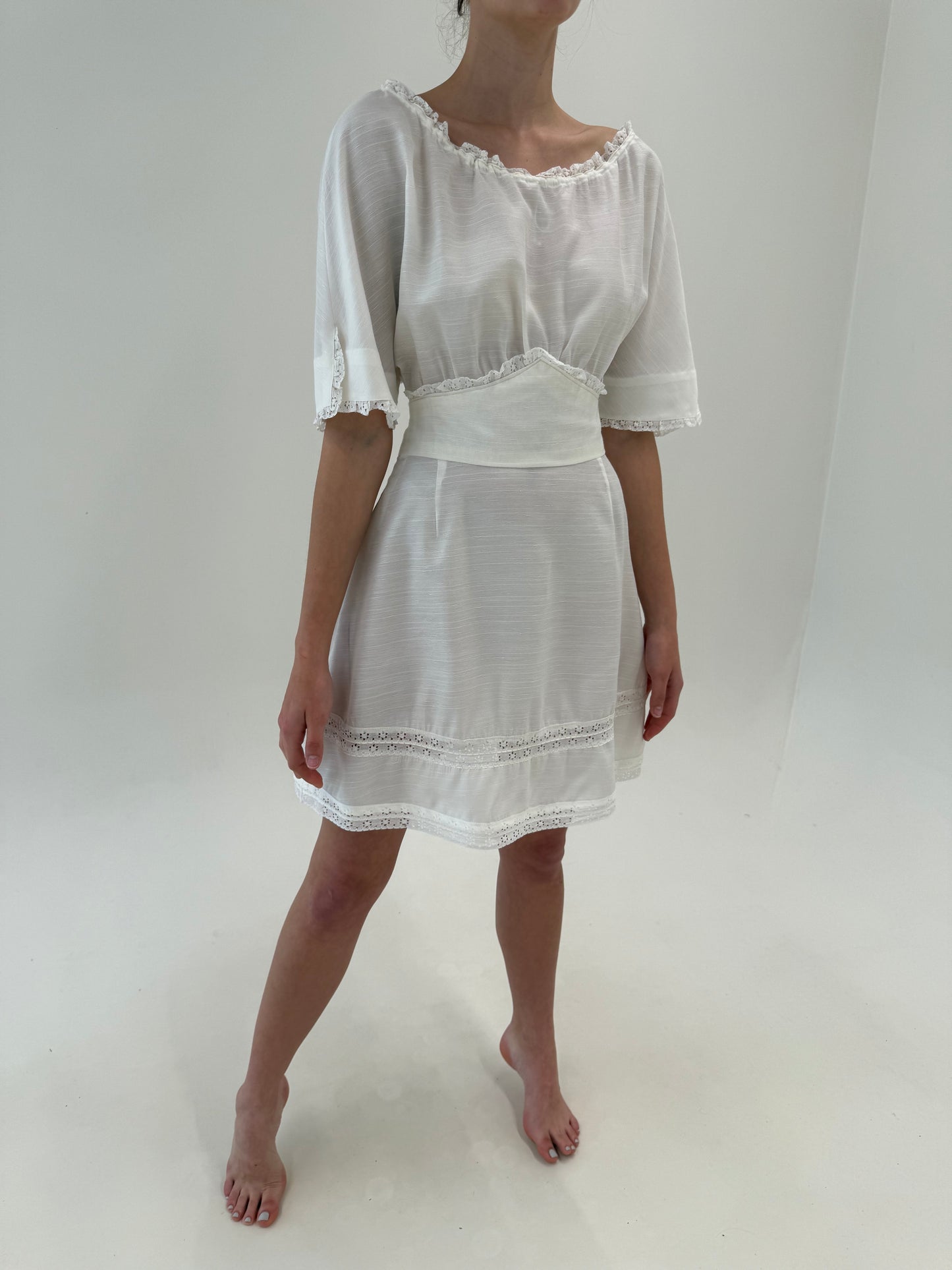Rochie vintage superbă din panzica cu talie ultra marcată înaltă