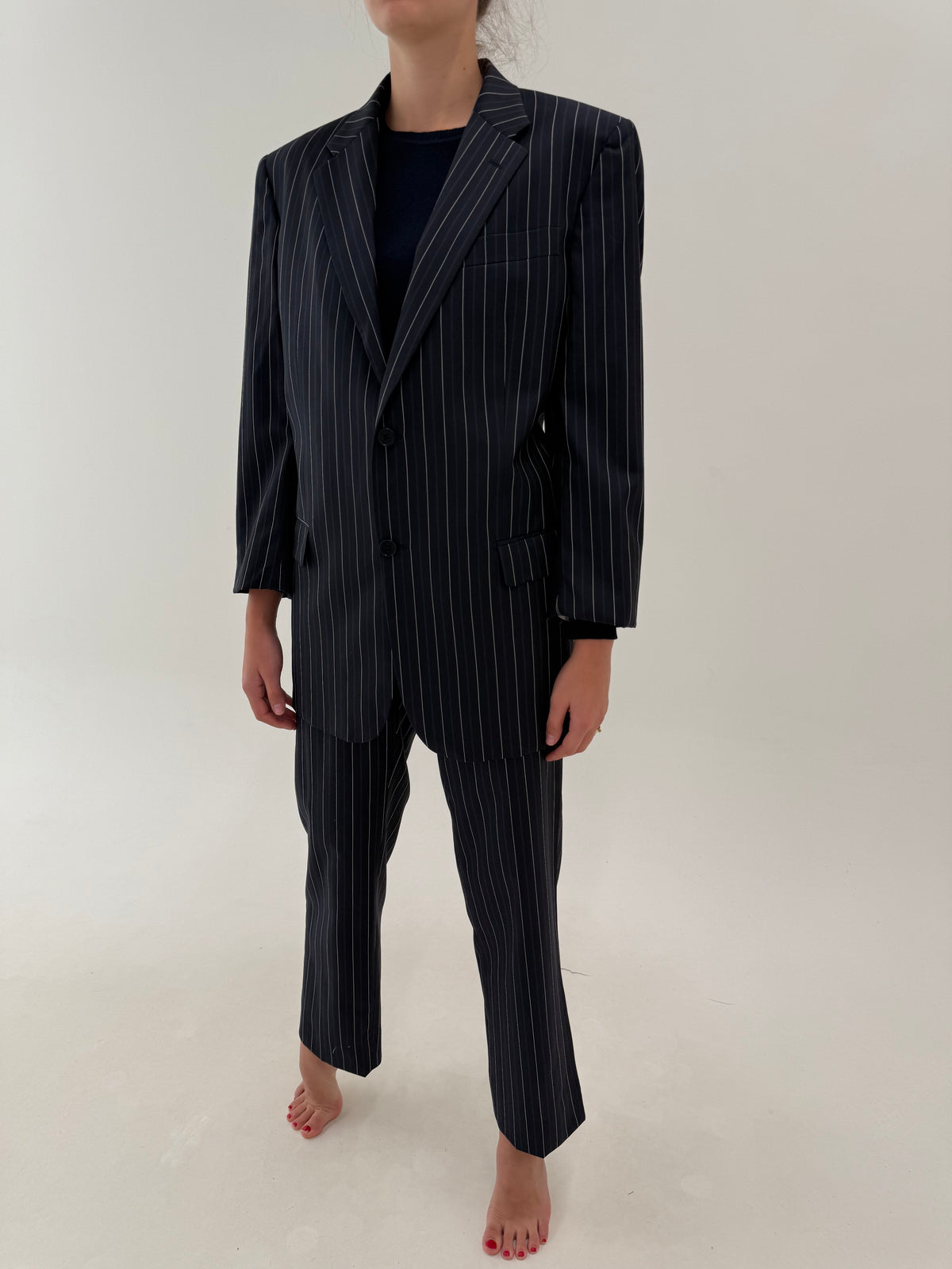 Costum luxury Gianfranco Ferre din lana extrafina și mătase naturală în dungi fine verticale