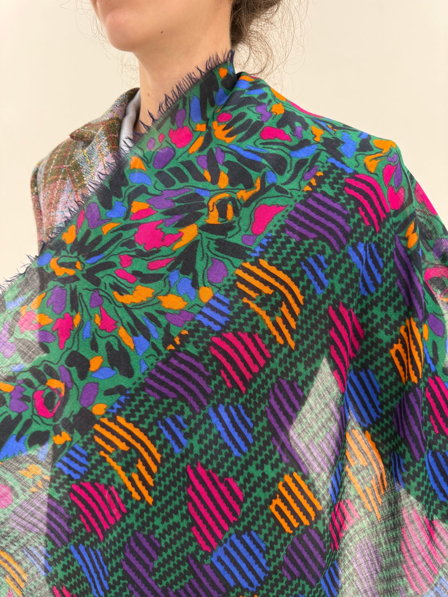 Eșarfă în culori tari din lana extrem de fină