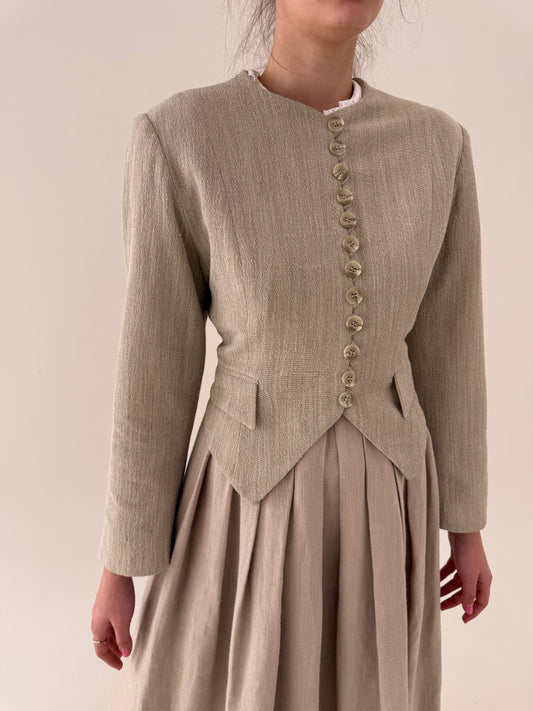 Sacou nude cambrat în croi minimalist din stofita structurată