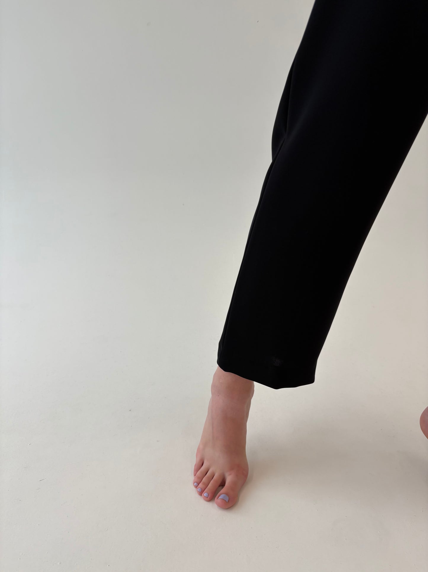 Pantaloni negri de la zi la seară în croi clasic