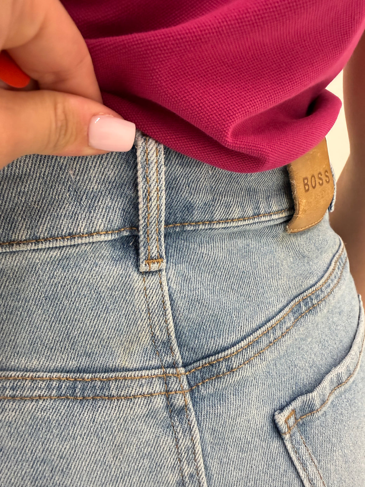 Fustă Hugo Boss din jeans ultra confort modelator