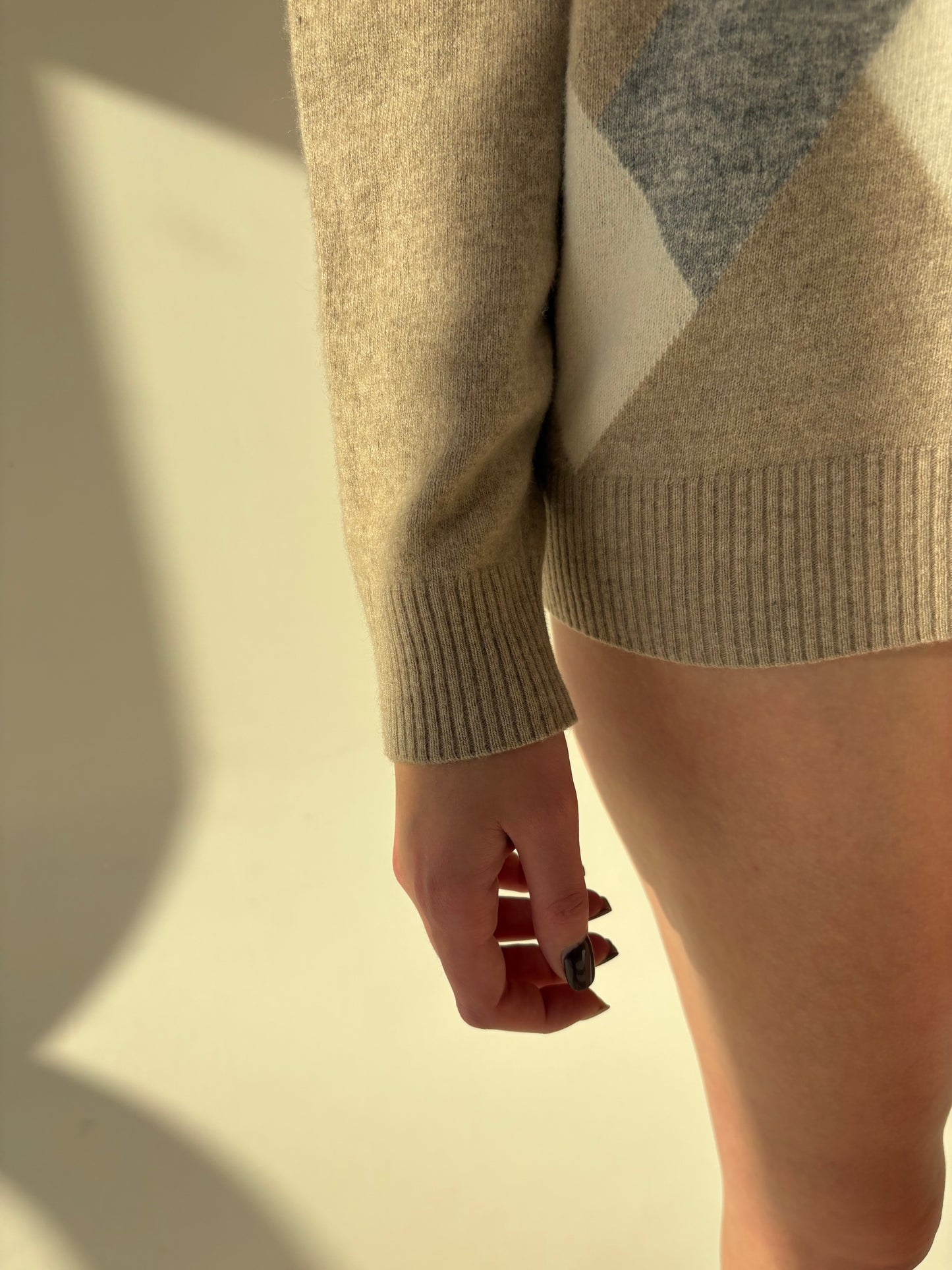 Pulover high end Italian in culori neutre din lana extrafina de gramaj mare