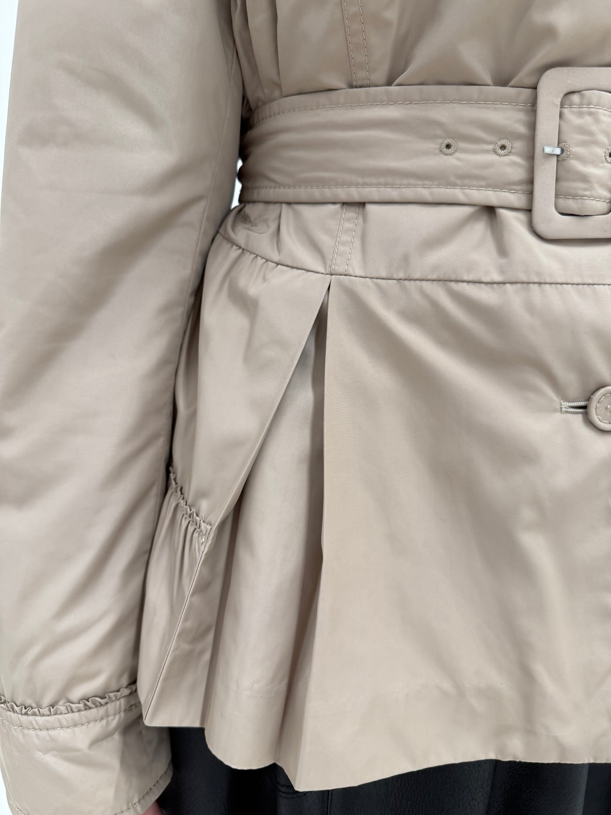 Geaca Escada camel lightly padded de toamnă cu efect de peplum și talie marcată
