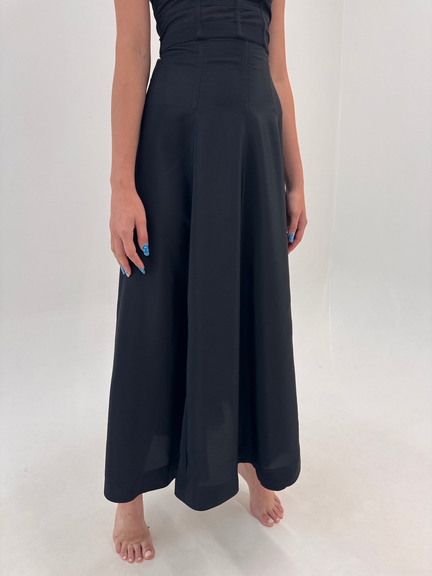 Fustă maxi neagră cu corset inclus pentru talie ușor satinata