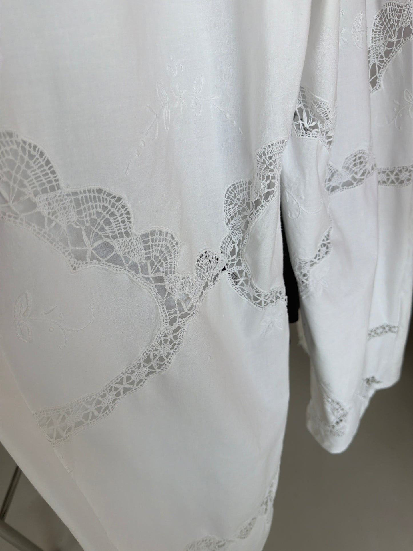 Pantaloni palazzo bijuterie cu broderie manuală excepțională și macrame lucrat manual