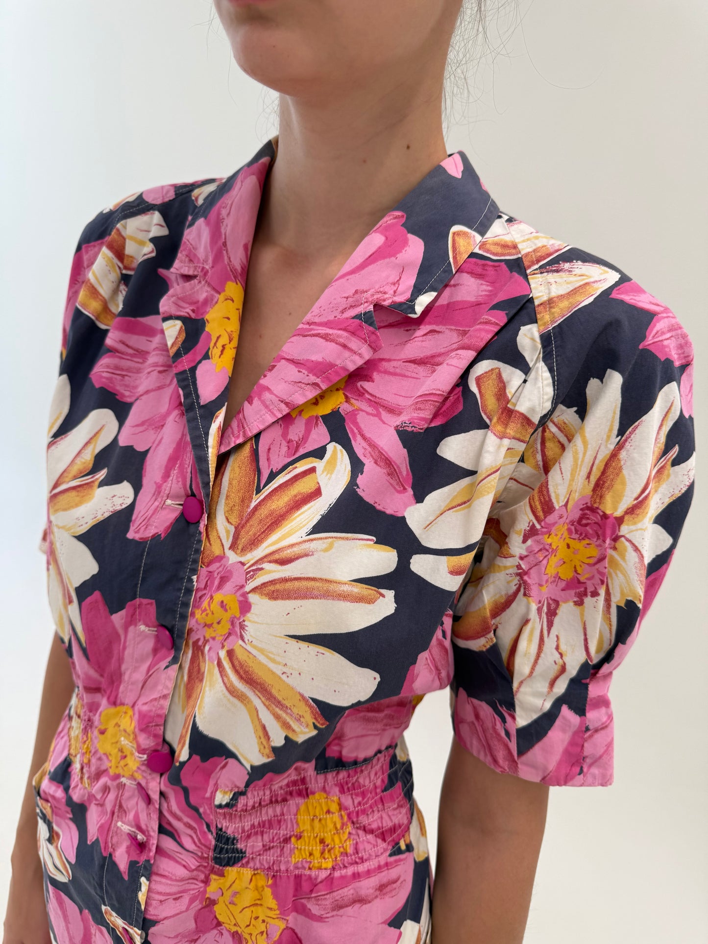 Rochie italiană din in cu print floral în croi cambrat cu talie ultra înaltă elastică