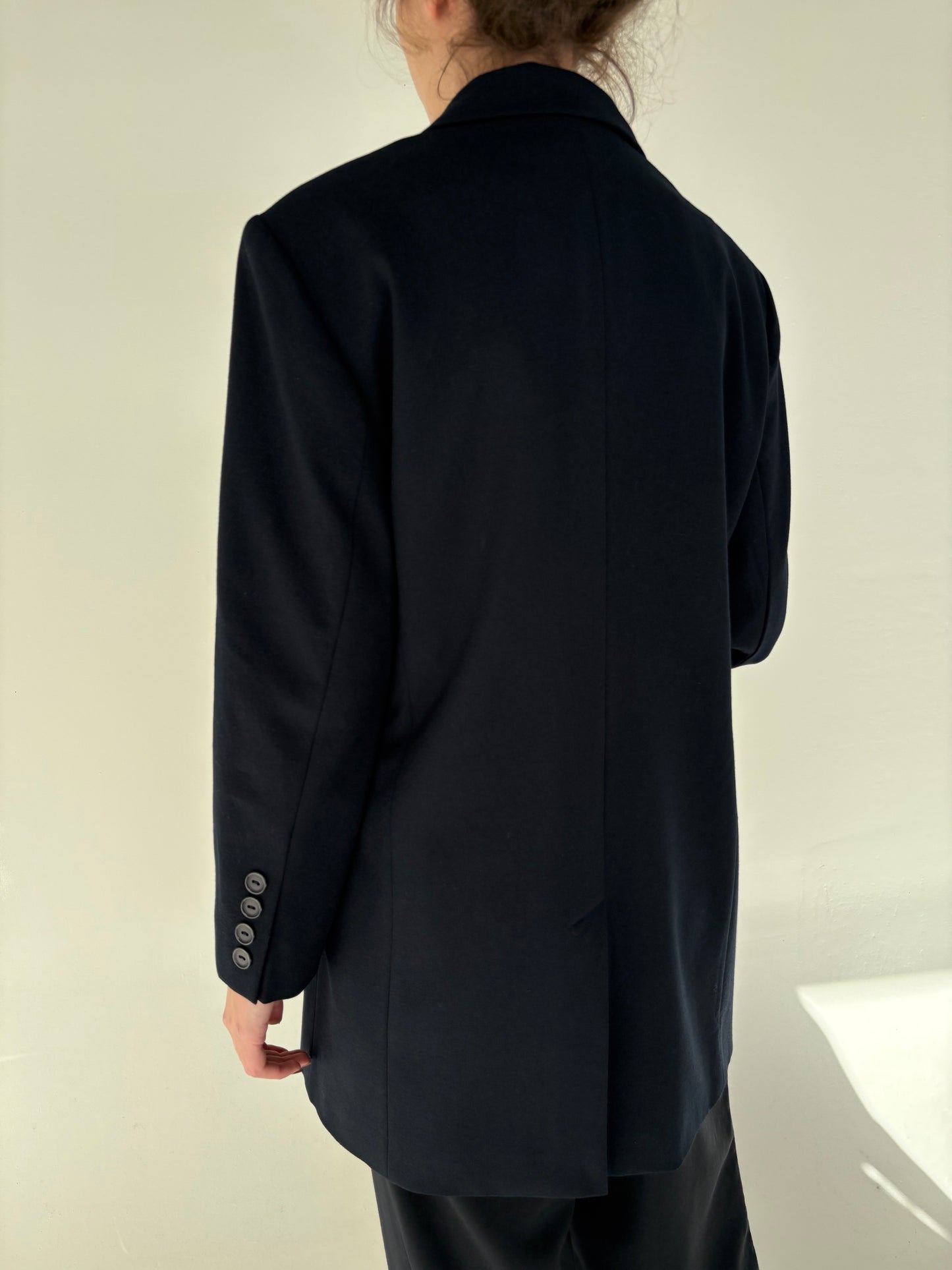 Pardesiu Navy ușor cambrat în croi lung din lana extrafina