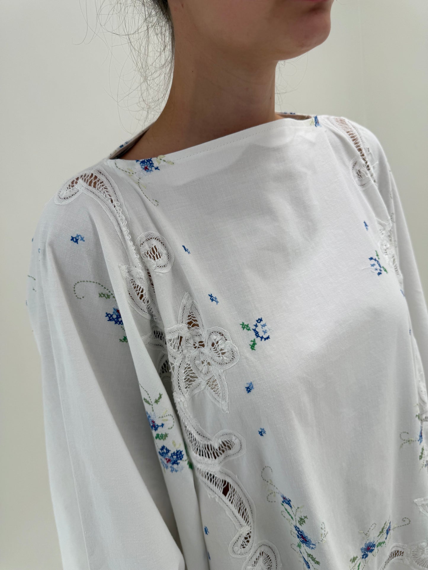Kaftan bijuterie cu 2 tipuri de broderie manuală excepțională din pânză