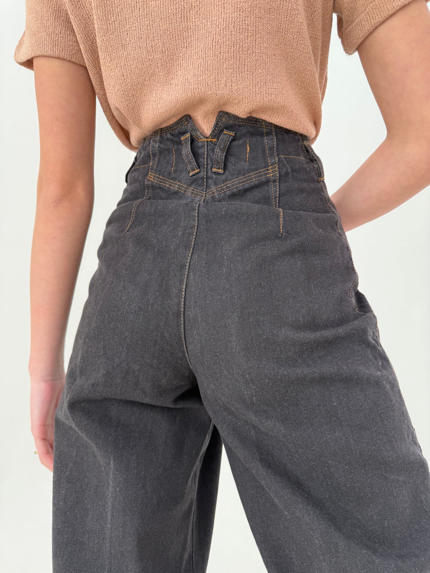 Jeans vintage în croi ultra ultra chic super revenit în trend barrel cu pense