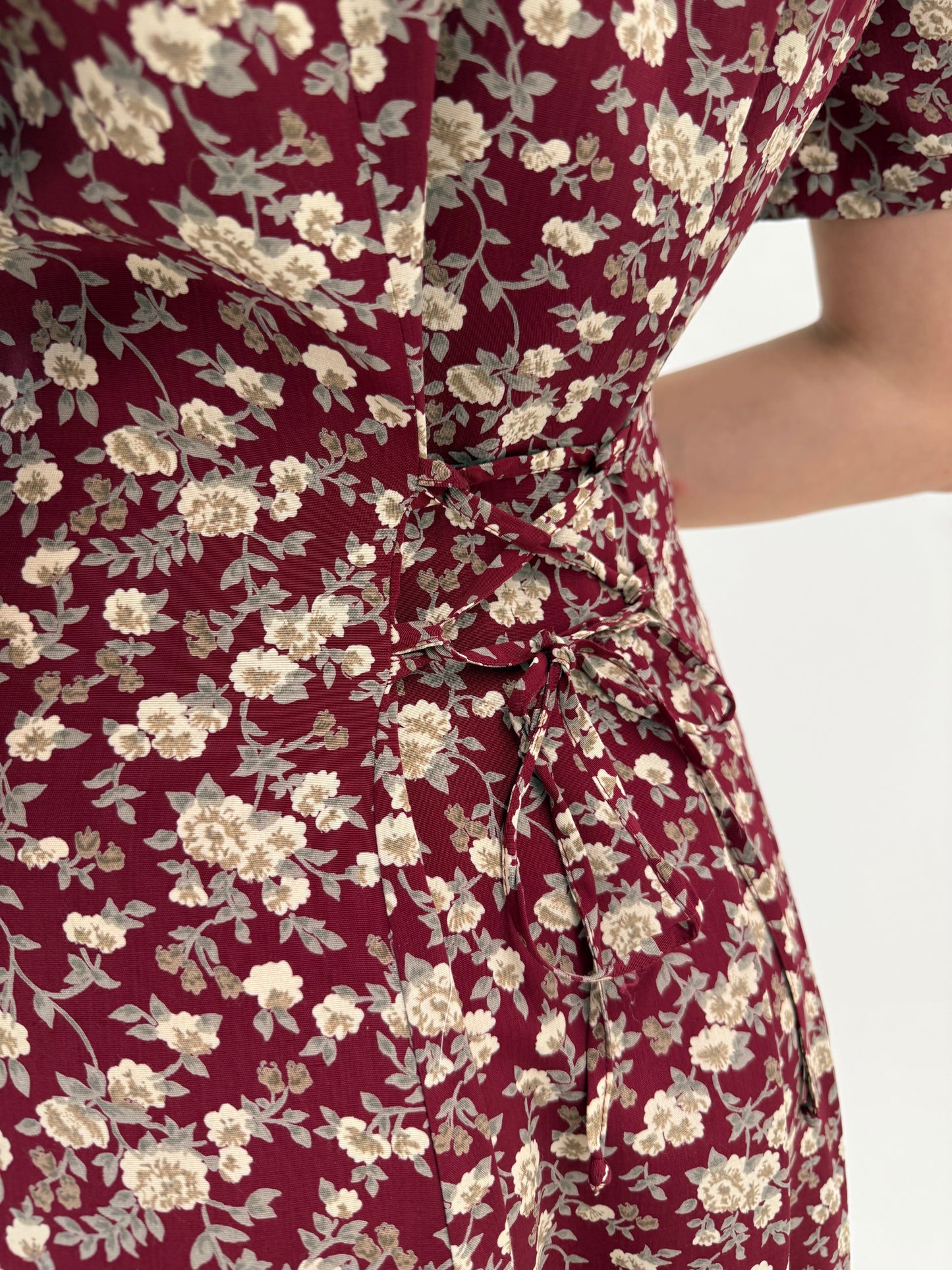 Rochie vintage maxi burgundy super vaporoasă cu felie reglabilă la spate