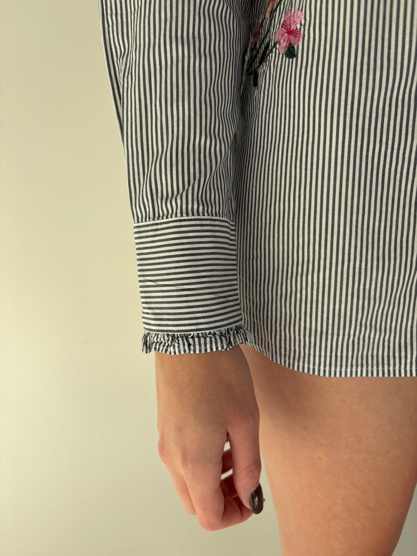 Cămașa de brand super premium italian în dungi cu broderie superbă