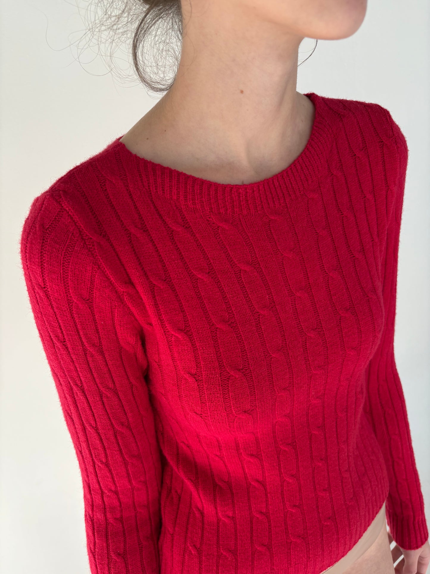 Pulover cherry red cu torsade din mix de lana extrafina (și bumbac)