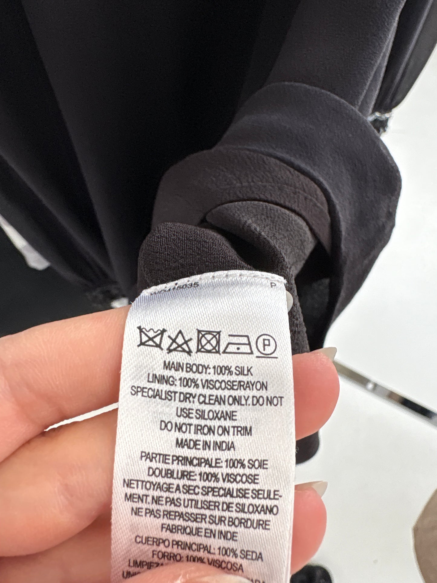 LBD din mătase naturală cu aplicații în croi minimalist
