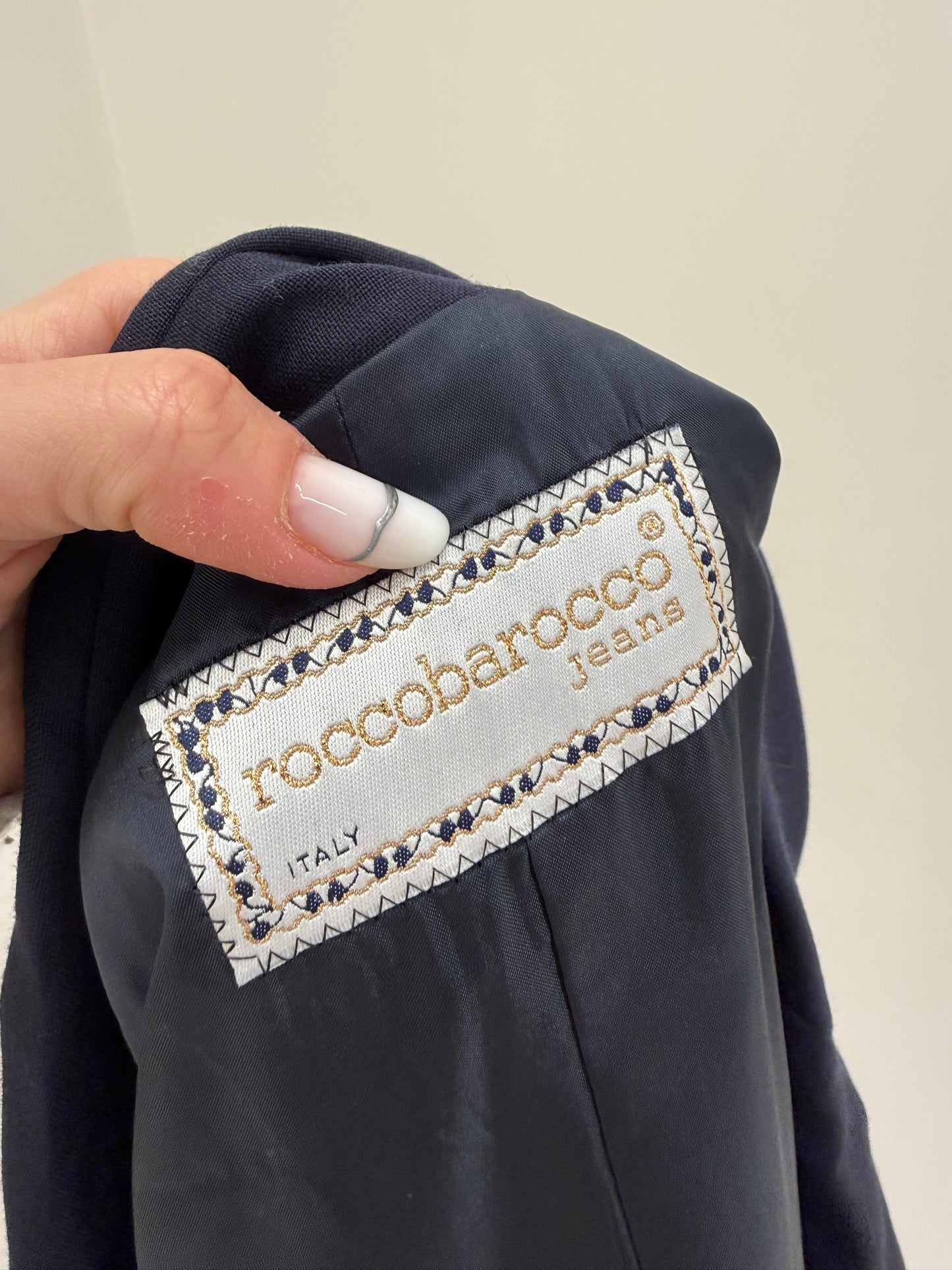 Sacou navy luxury Rocco Barocco cu nasturi aurii si emblema brodată