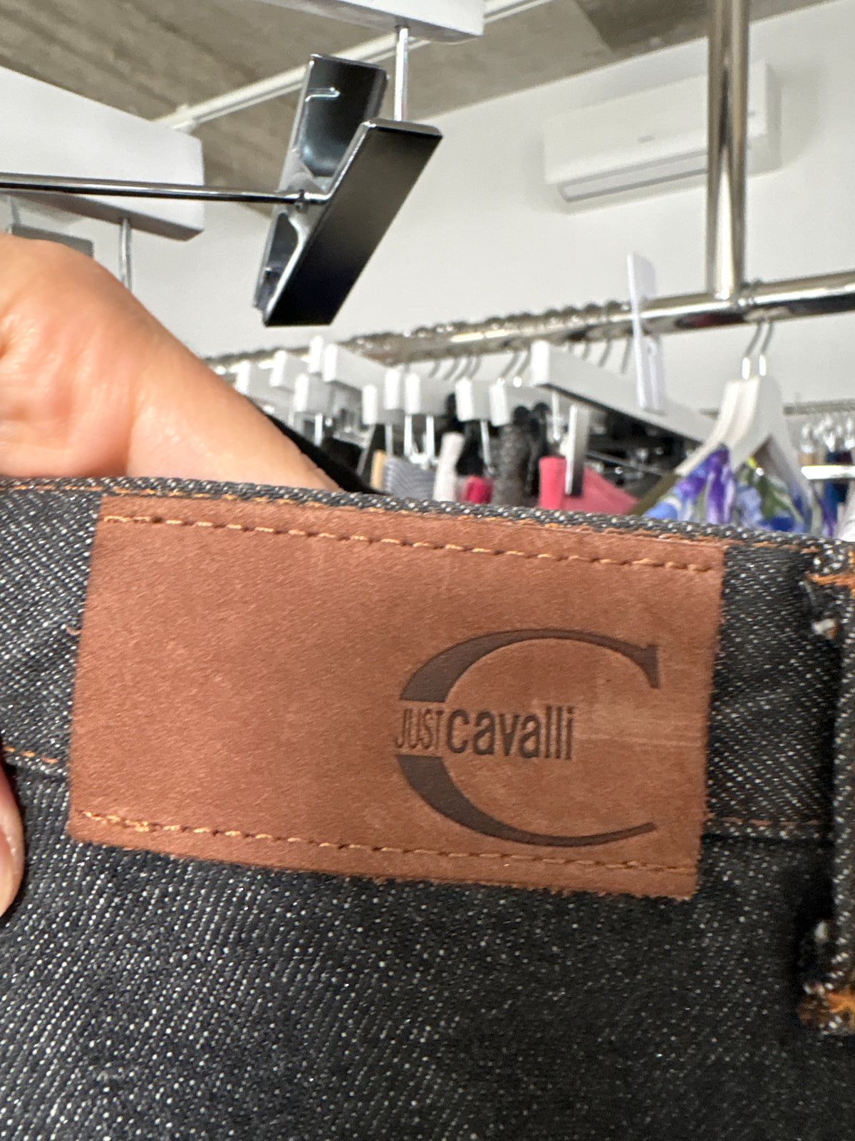 Jeans Cavalli dark wash straight leg cu un sclipici argintiu foarte discret tall