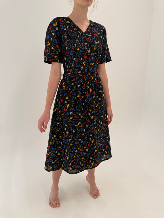 LBD vintage maxi din pânză cu print colorat și talie marcată cu centura proprie