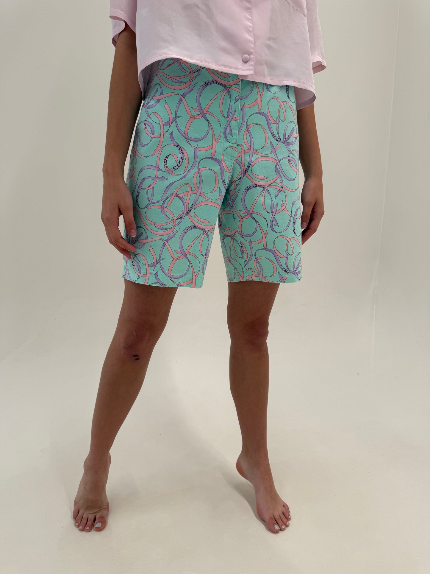 Pantaloni scurți ultra confort Escada în culori pudrate și print cu panglici