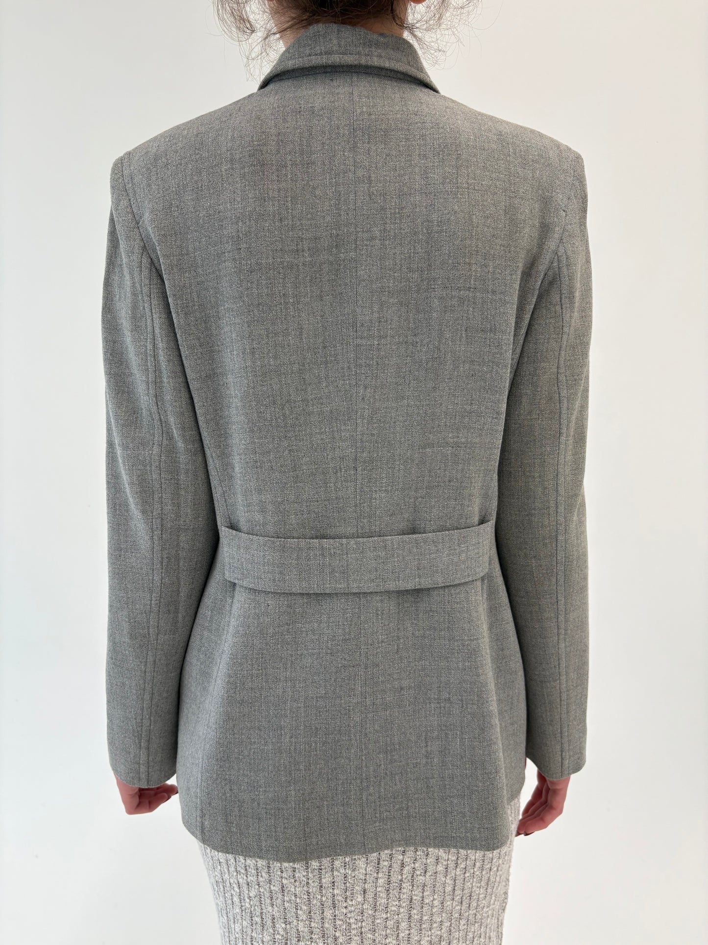 Jacheta light gray din lana extrafina in croi ușor cambrat